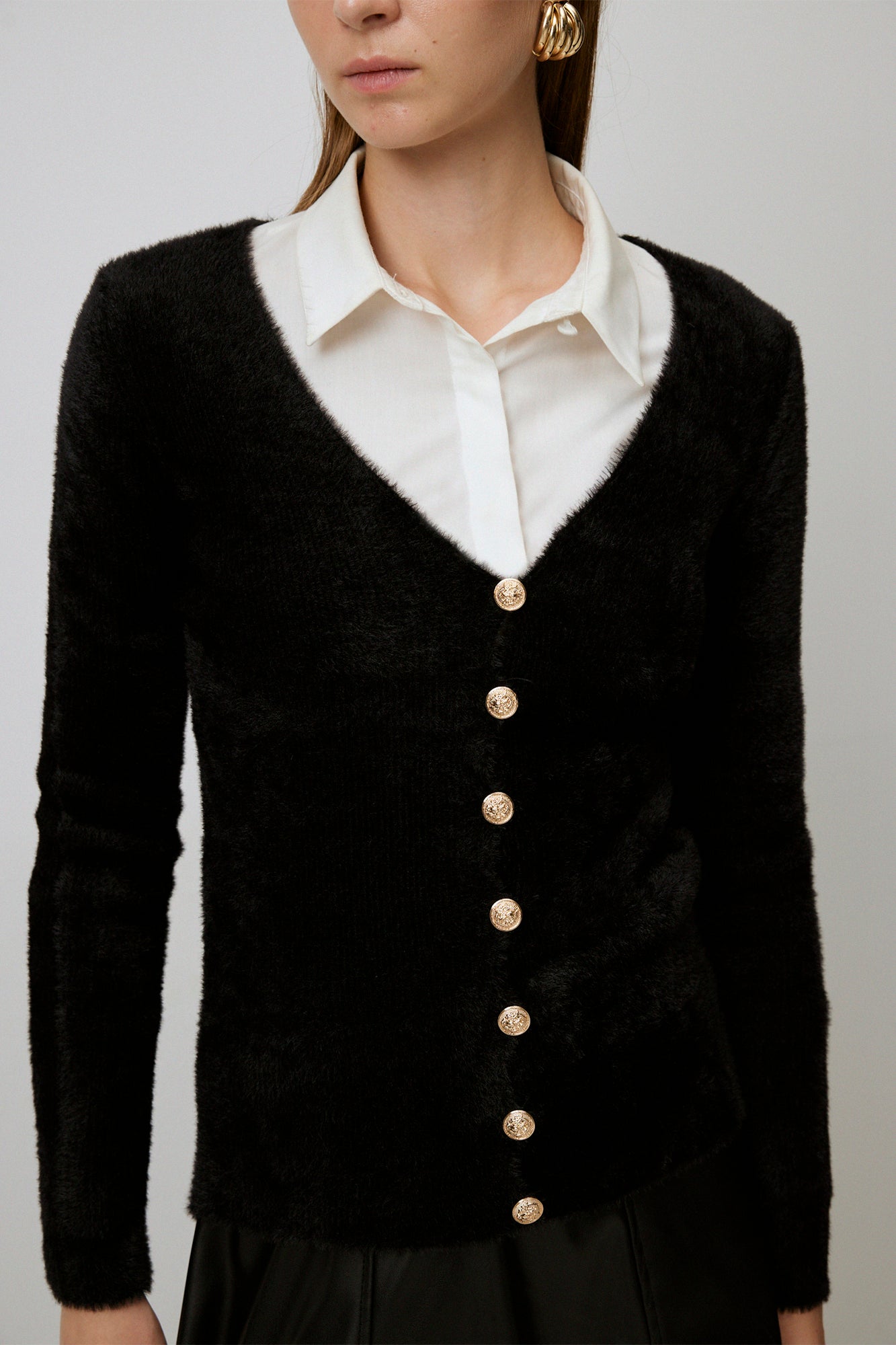 V-NECK KNIT CARDIGAN