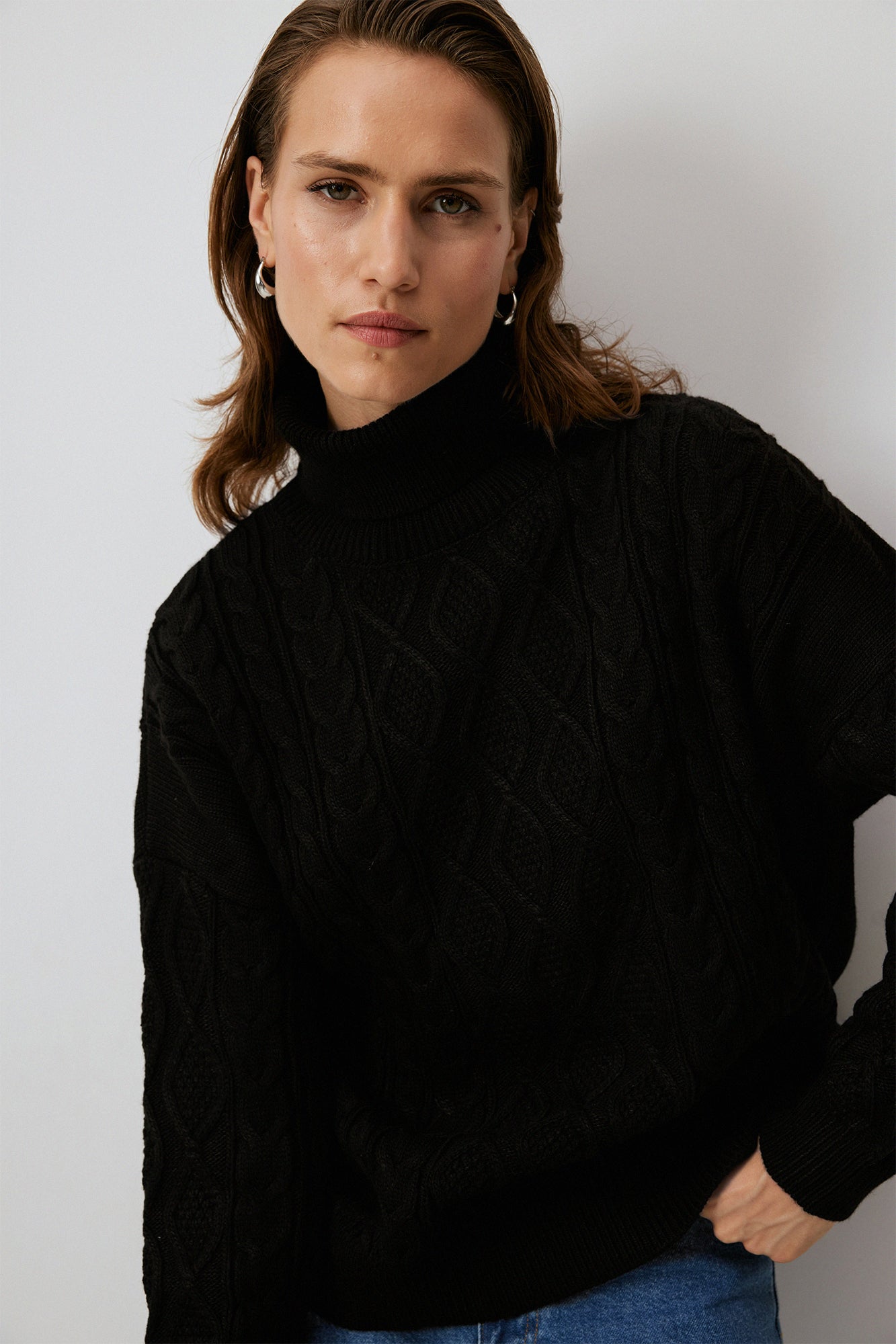 TURTLENECK KNIT SWEATER