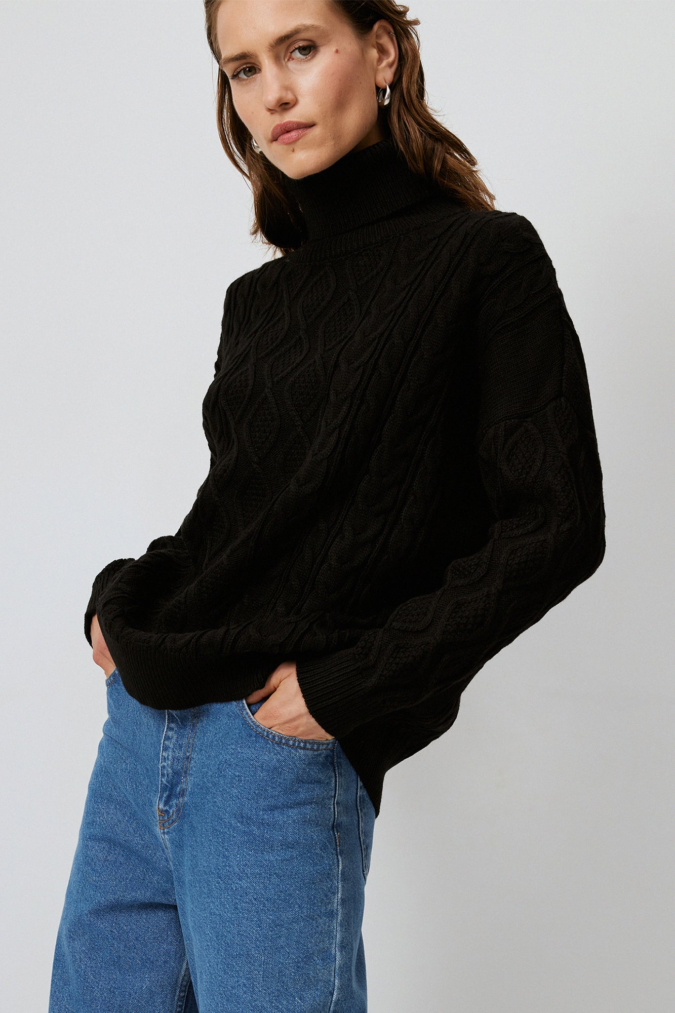 TURTLENECK KNIT SWEATER