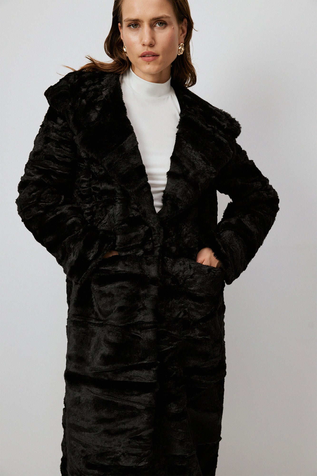 FUR COAT WITH POCKETS