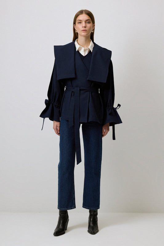 GATHERED ARM DETAILED CROP TRENCHCOAT