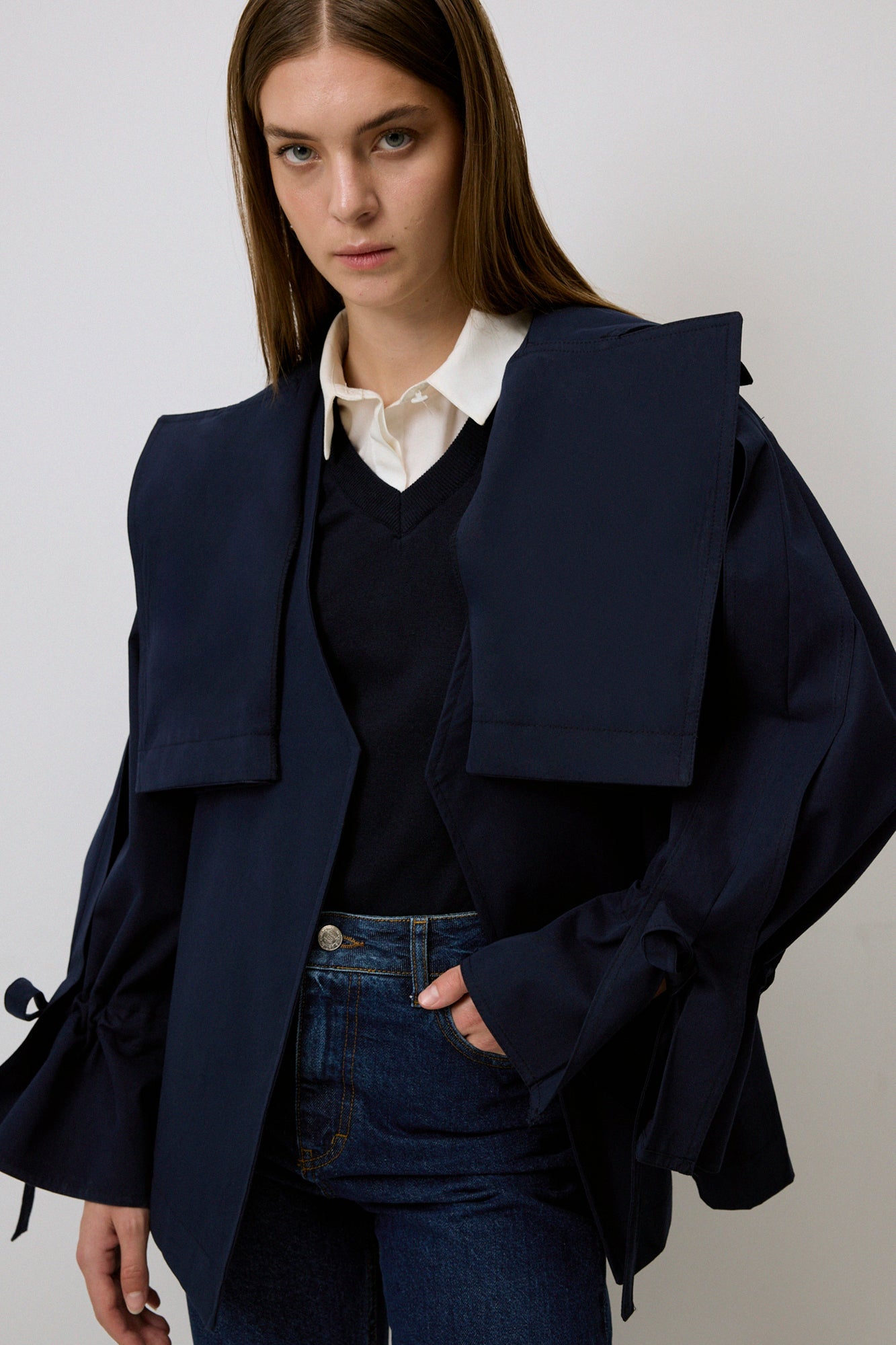 GATHERED ARM DETAILED CROP TRENCHCOAT