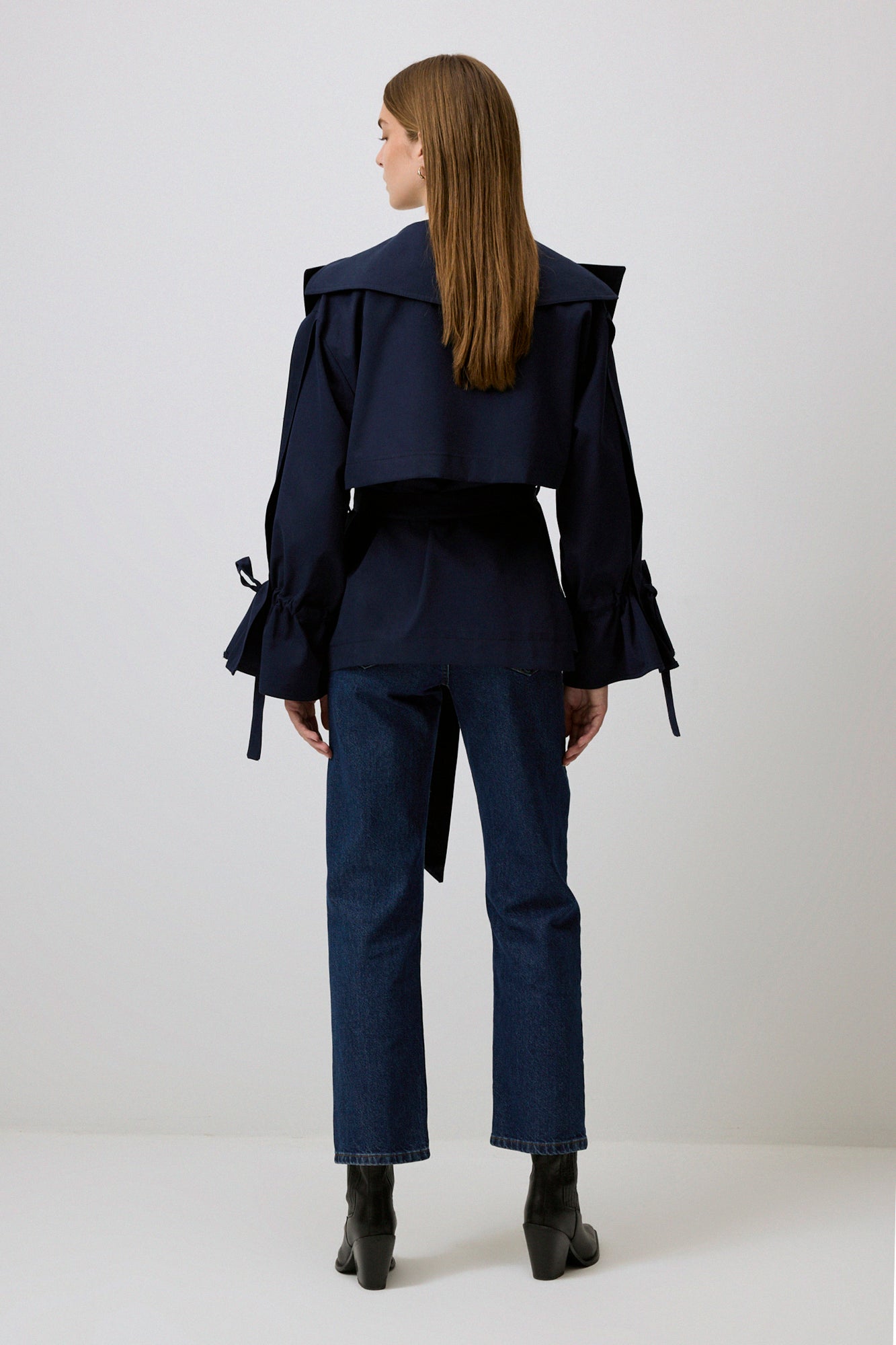 GATHERED ARM DETAILED CROP TRENCHCOAT