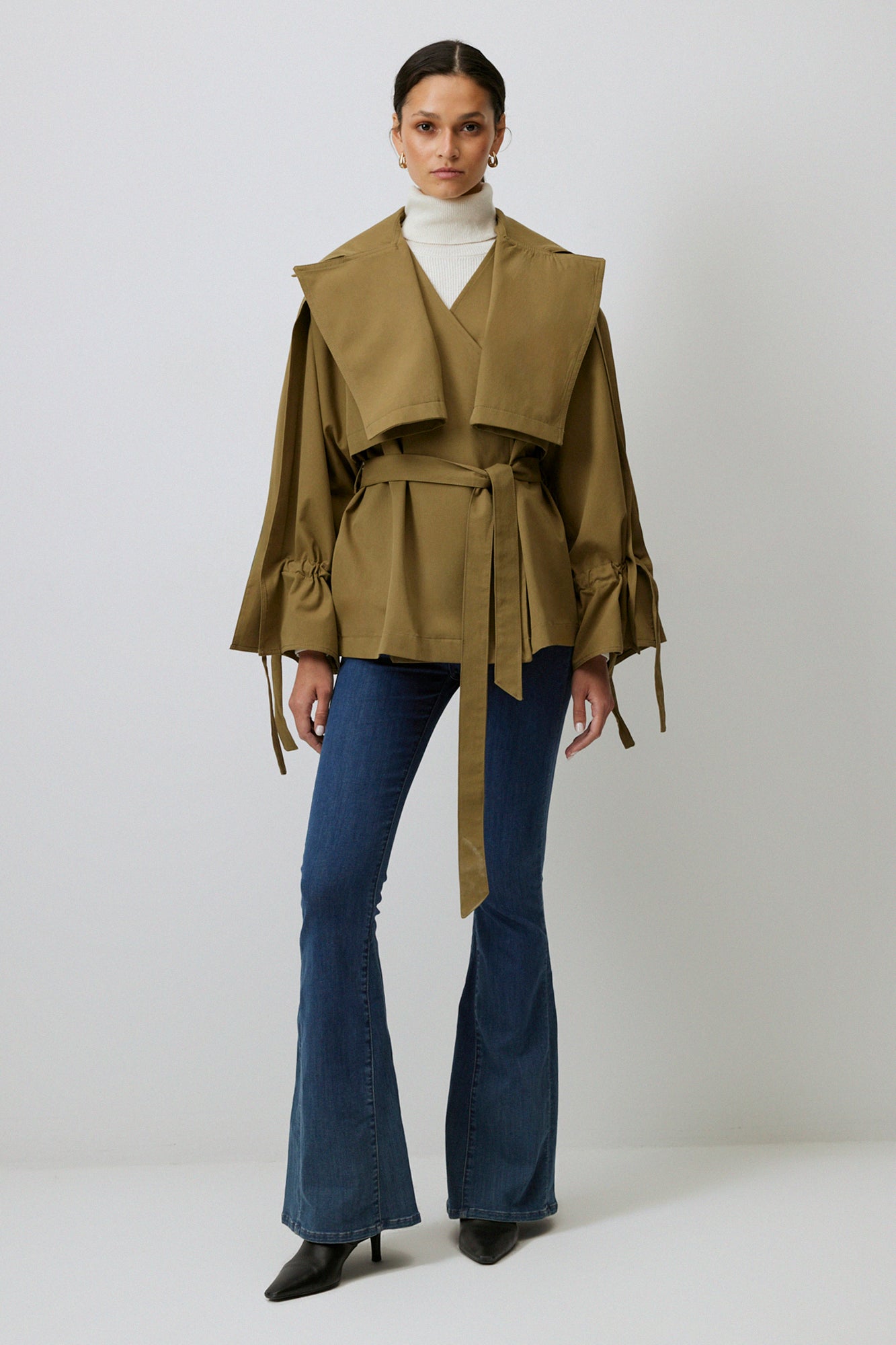 GATHERED ARM DETAILED CROP TRENCHCOAT