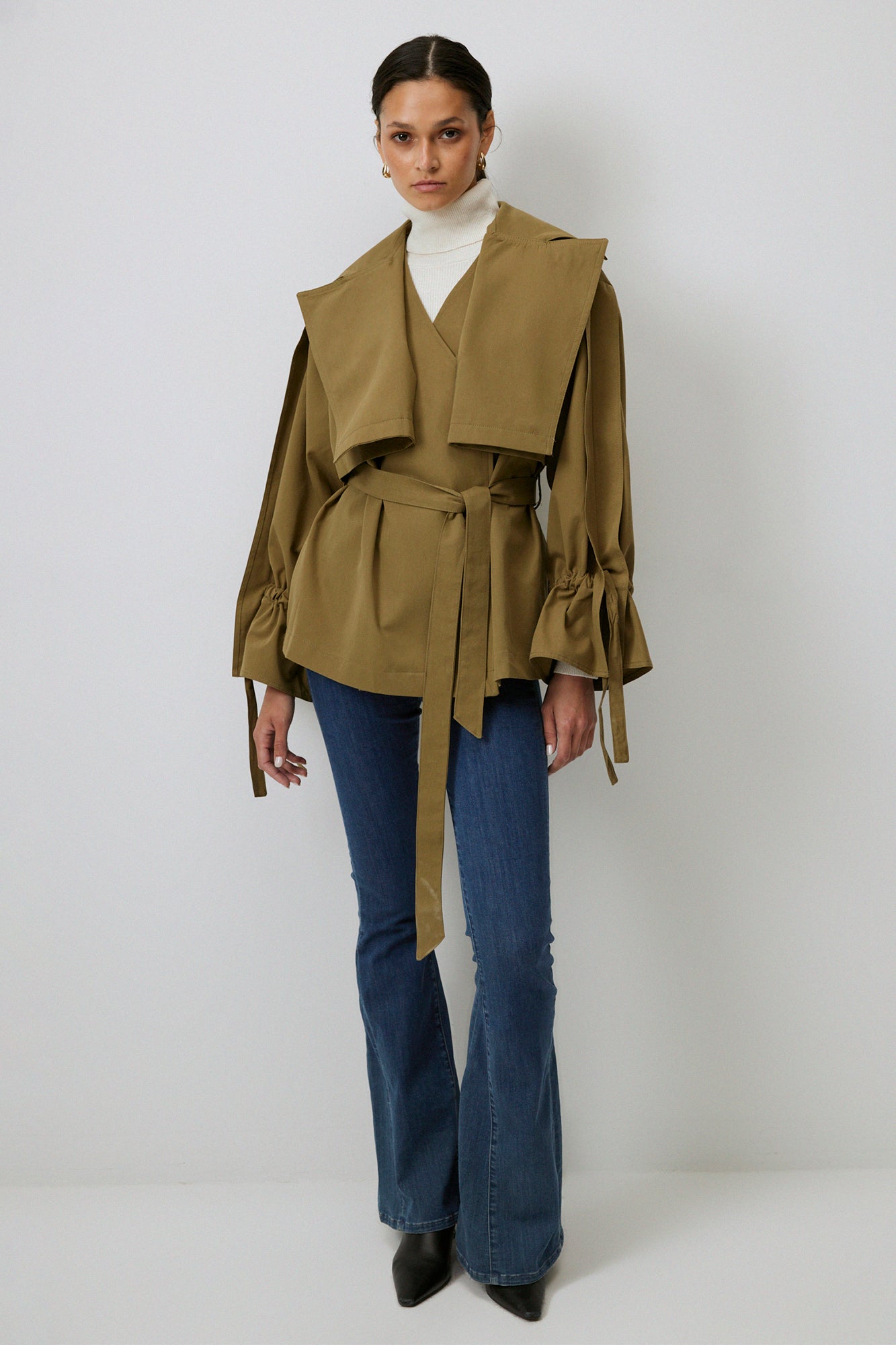 GATHERED ARM DETAILED CROP TRENCHCOAT