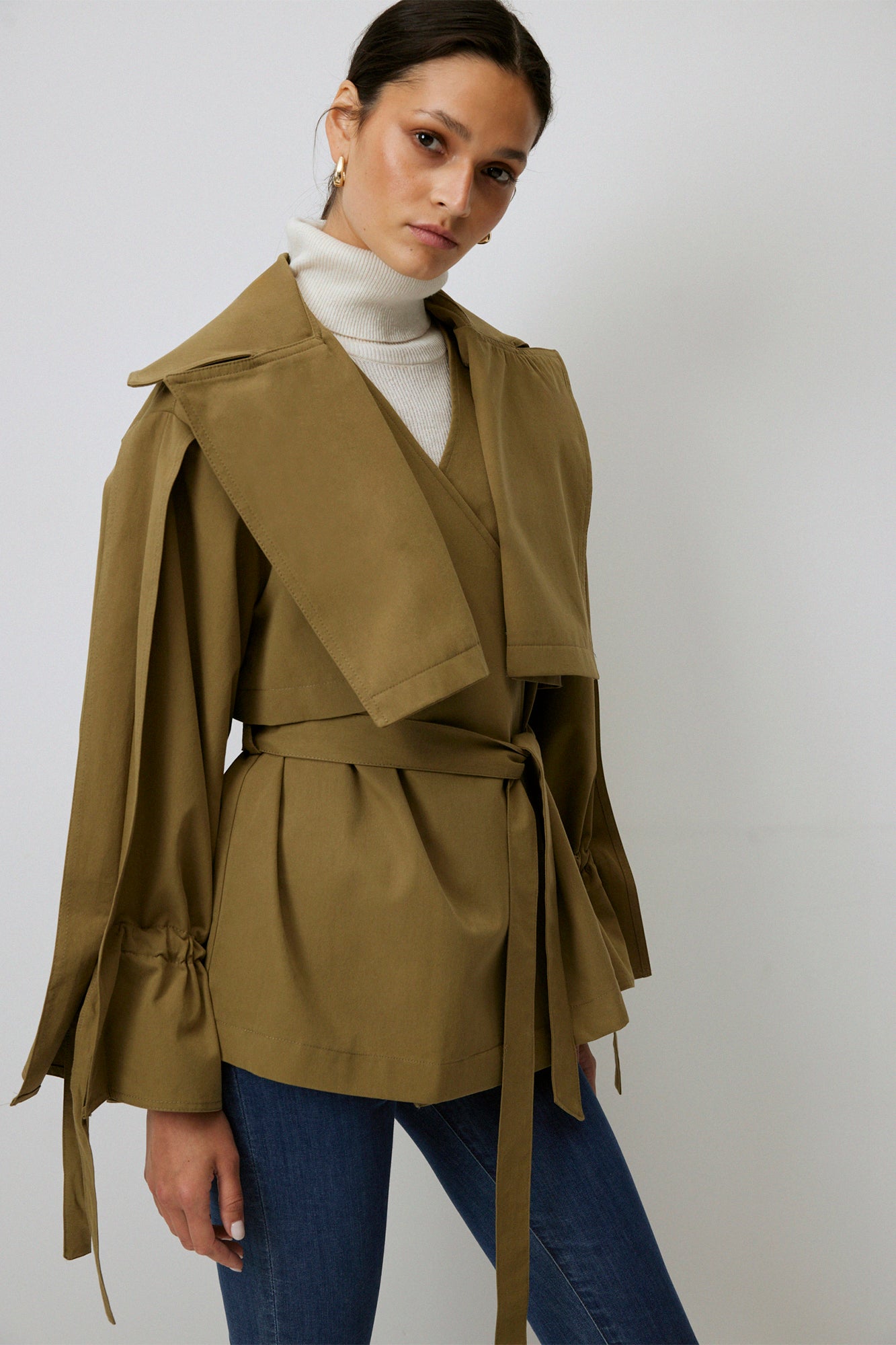 GATHERED ARM DETAILED CROP TRENCHCOAT