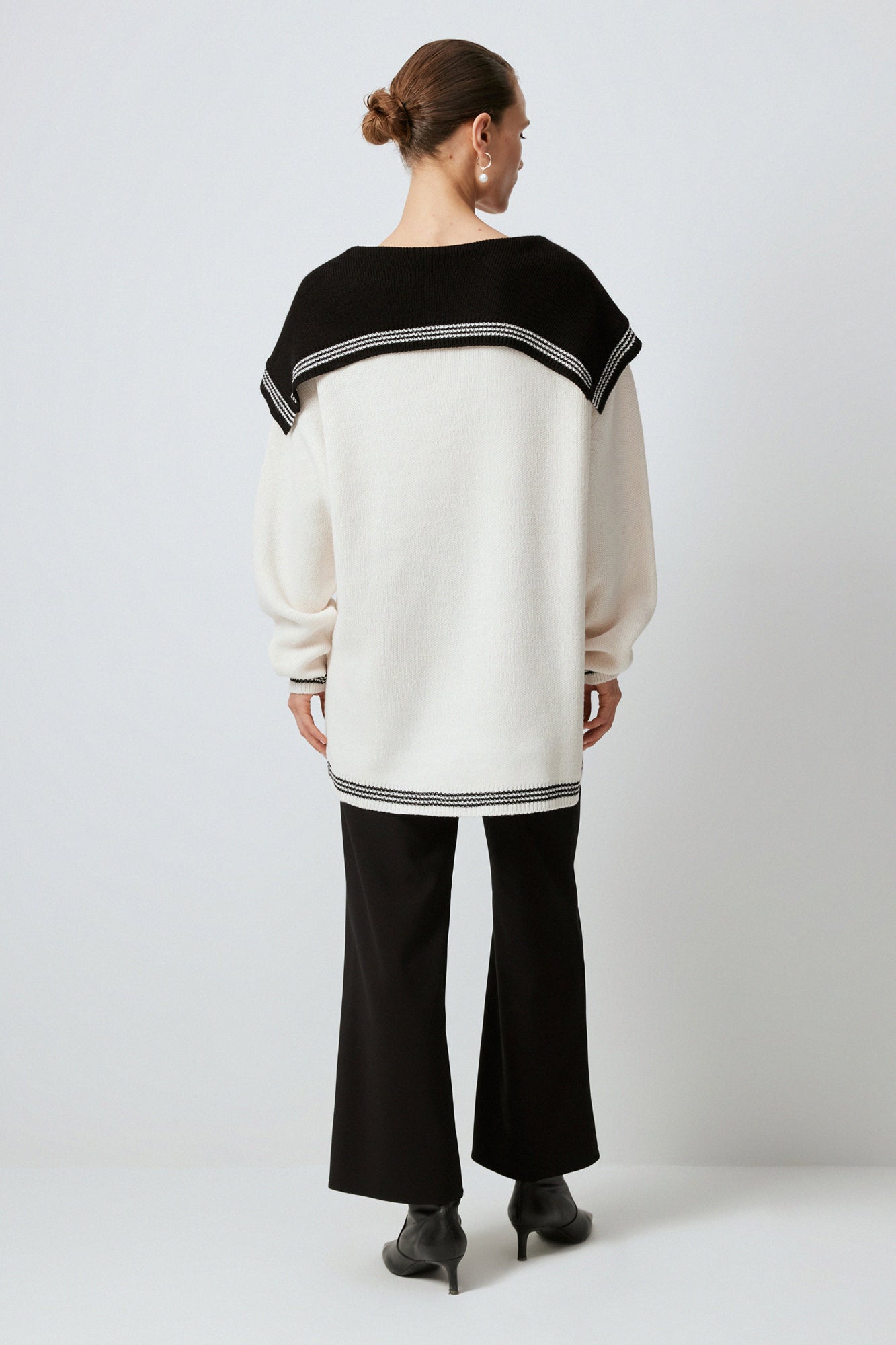 WIDE COLLAR KNIT SWEATER