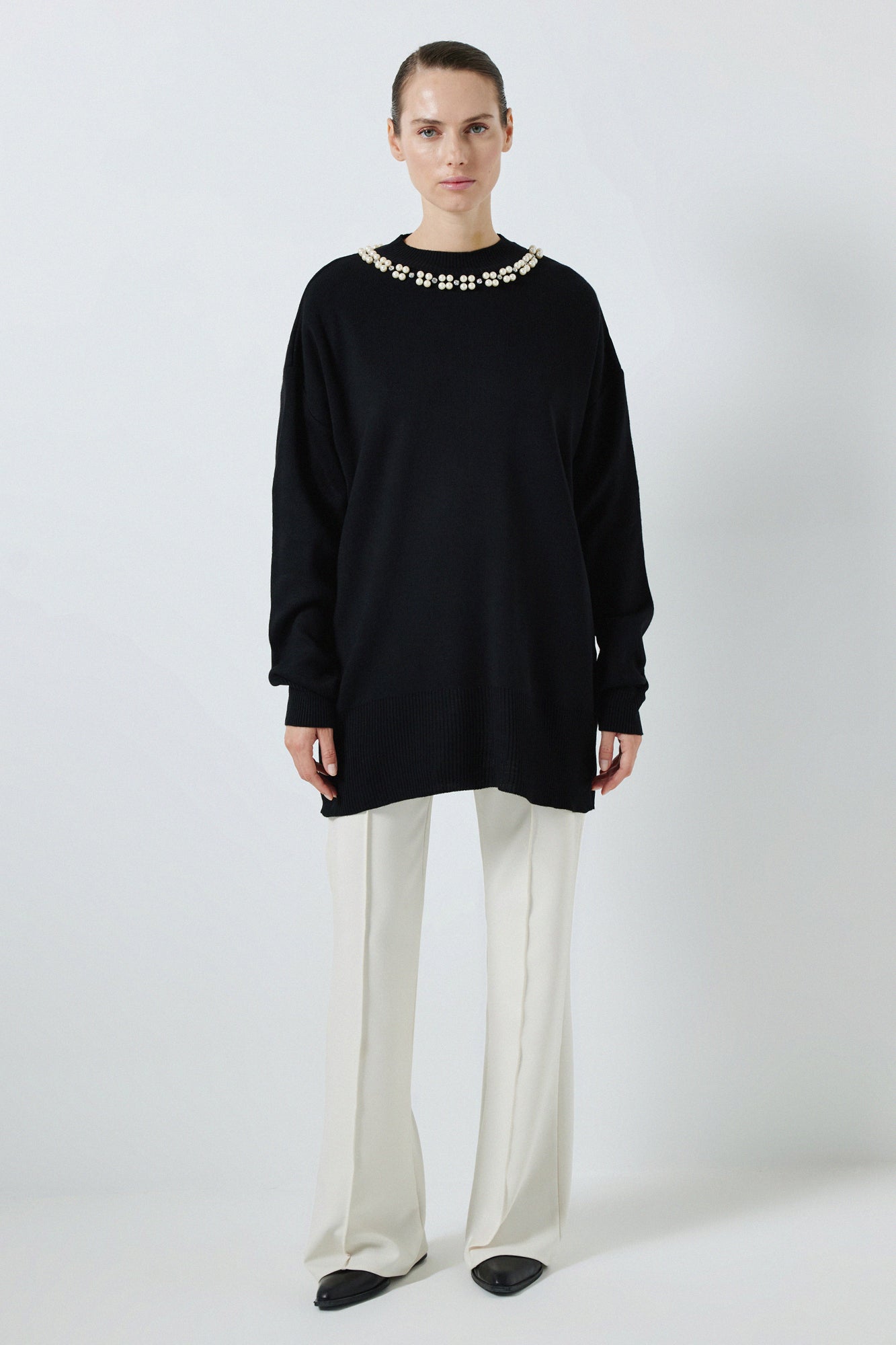 SWEATER WITH PEARL COLLAR