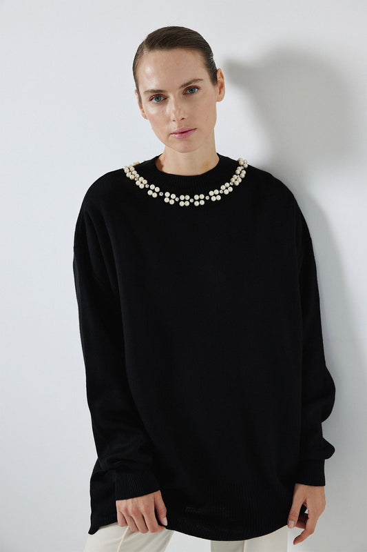 SWEATER WITH PEARL COLLAR