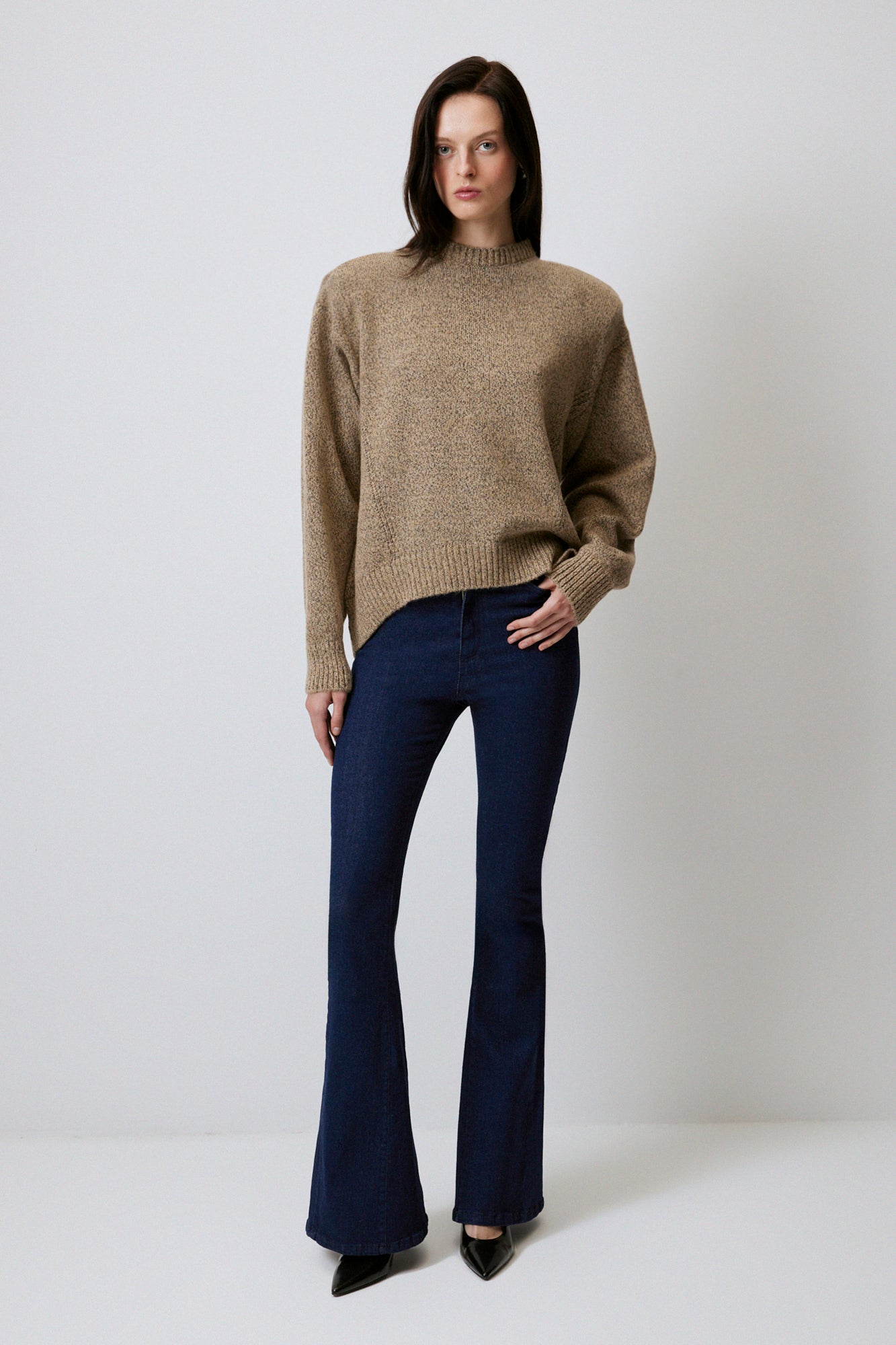 OVERSIZE KNIT SWEATER