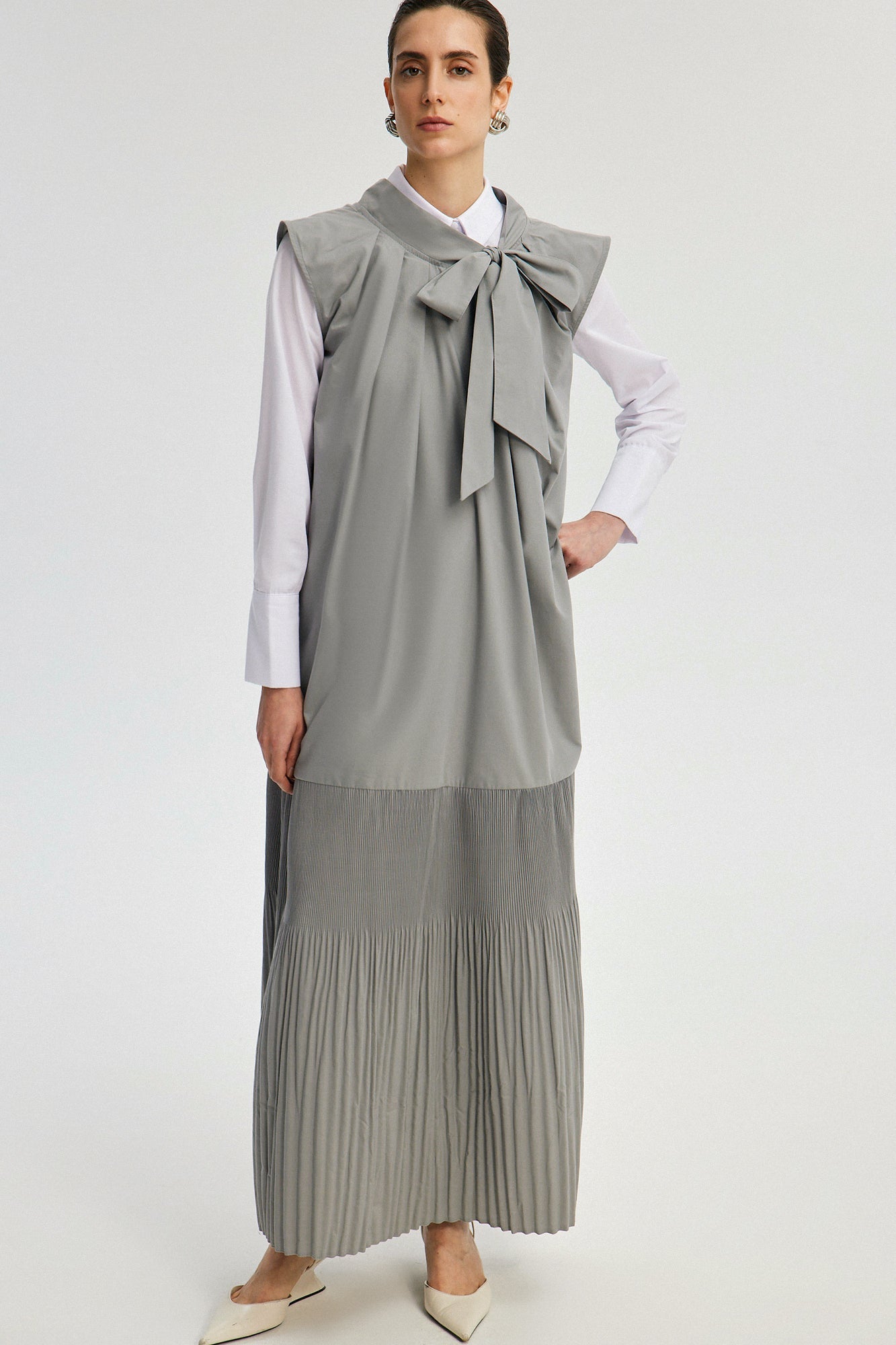 COLLAR TIED PLEATED DRESS